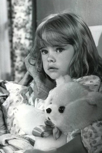 Melanie Fullerton as Amanda Bennett in Night of the Lepus