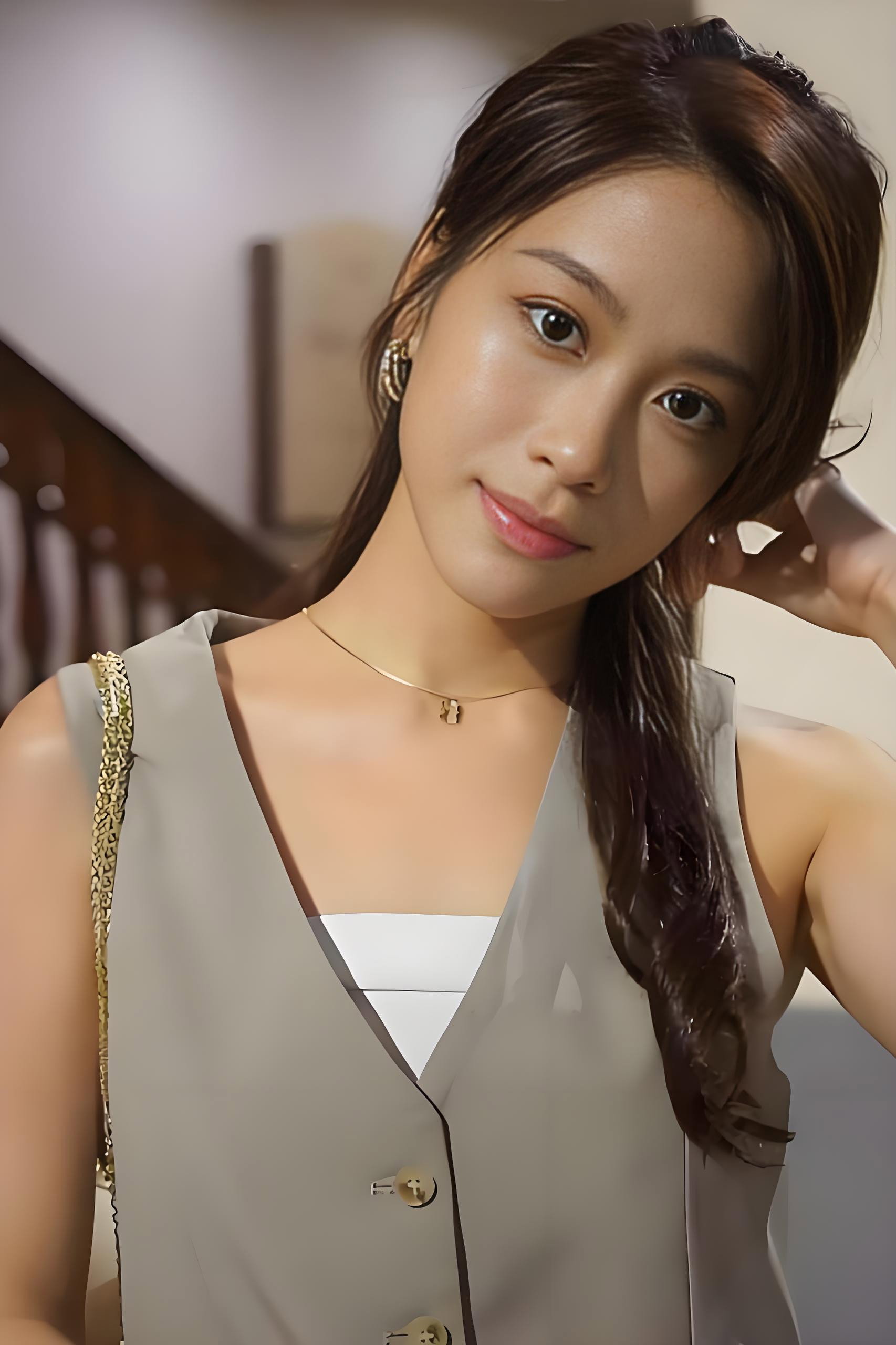 Iris Lam Hoi Yan as 譚育英（Bonnie） in Come Home Love: Lo and Behold