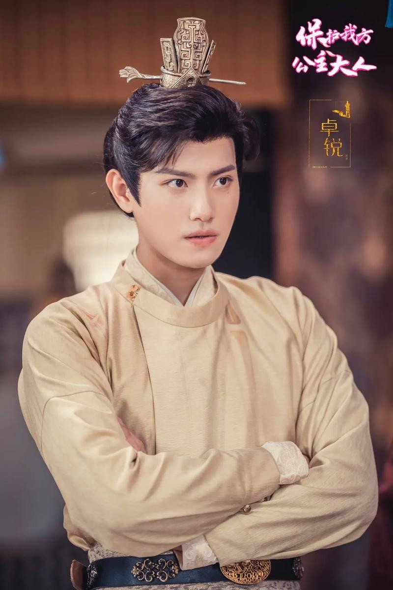 王宇峰 as Qian Kun in 回到古代召唤群雄
