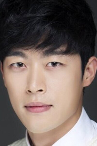 Song Tae-yoon as Min Sang in Ocean Likes Me (Movie)