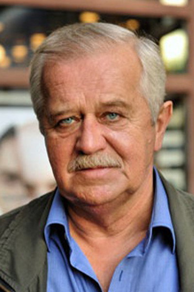 Marian Dziędziel as 'Mróz' in Sezon na leszcza