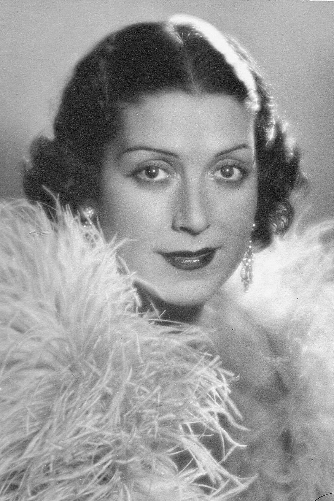 Helena D'Algy as Julietta (as Helen D'Algy) in A Sainted Devil