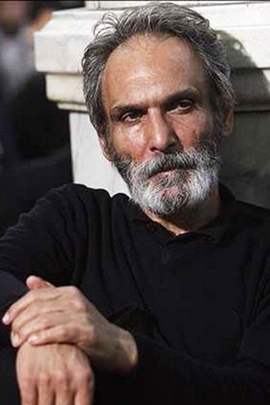 Jahangir Almasi as Ali Zandi in Digeh Che Khabar!?