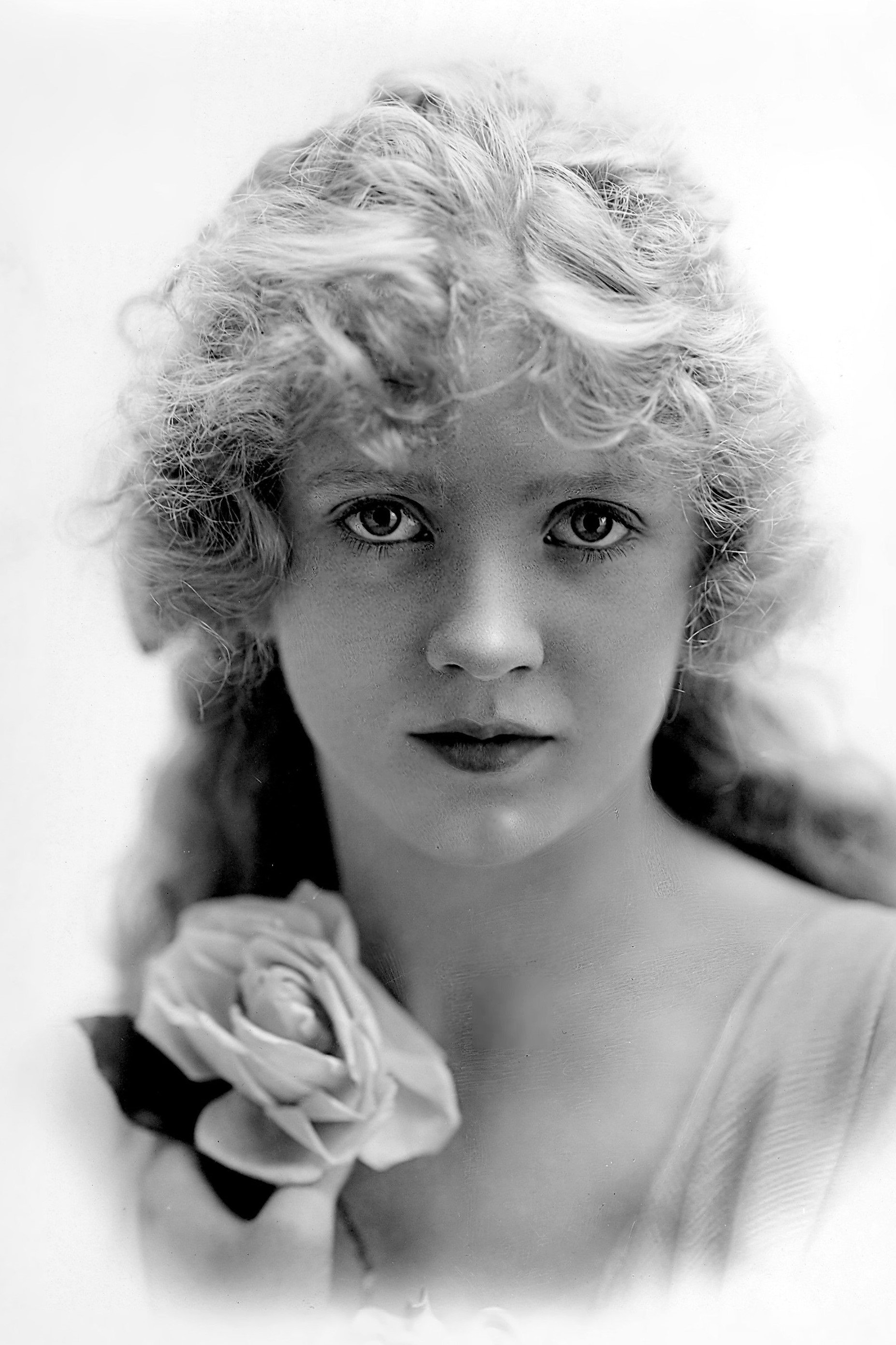 Mary Miles Minter as Sylvia in The Gentle Intruder