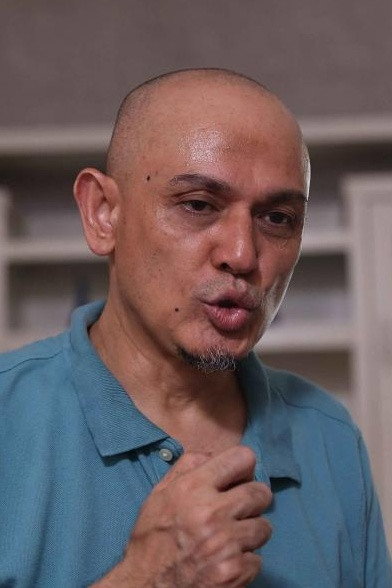 Hengky Tornando as Sampurno in Presidential candidate soap opera