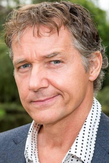 Thom Hoffman as Dr. Han Verstraeten in De Co-assistent