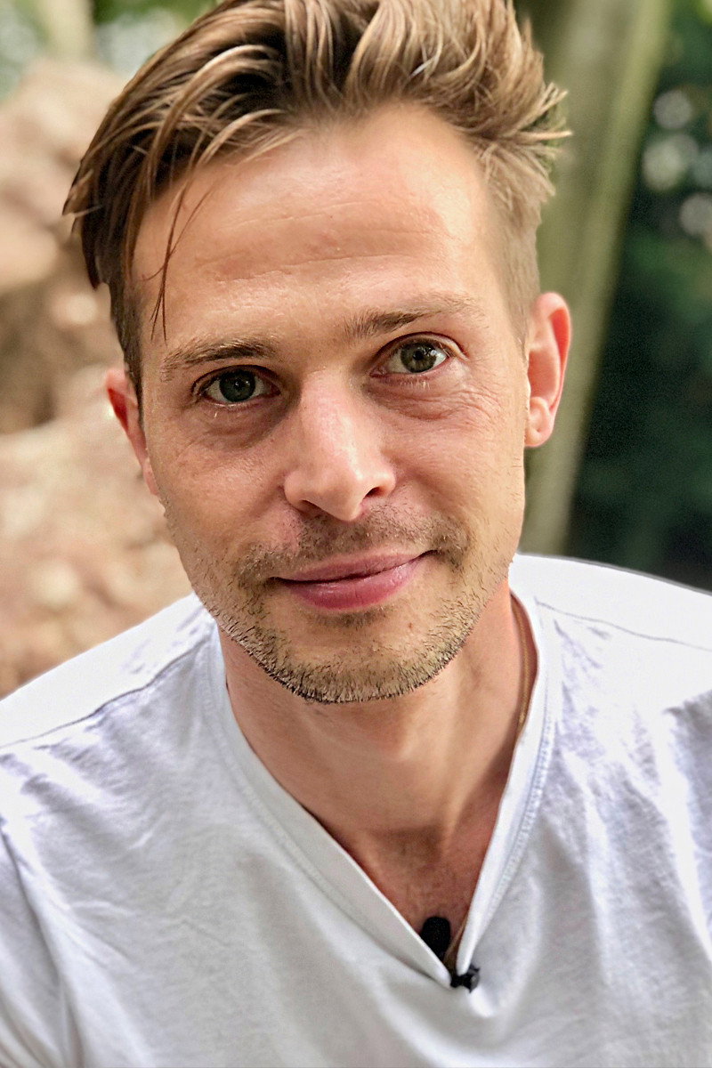 Benjamin Ramon as Vince in Trentenaires