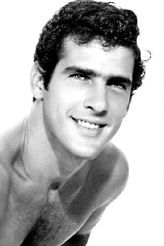 Andrés García as Miguel in Tintorera: Killer Shark