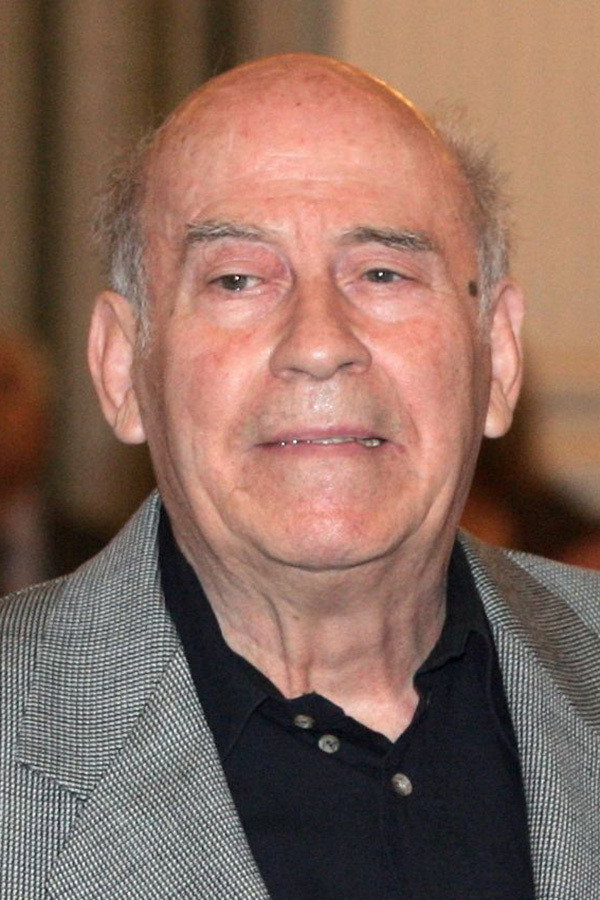 Θανάσης Βέγγος as Thanasis Maganas in Thanasi tightened your belt even more