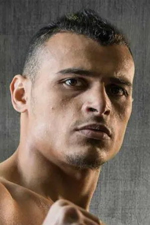Malik Zinad as Self in Queensberry vs. Matchroom 5 vs. 5