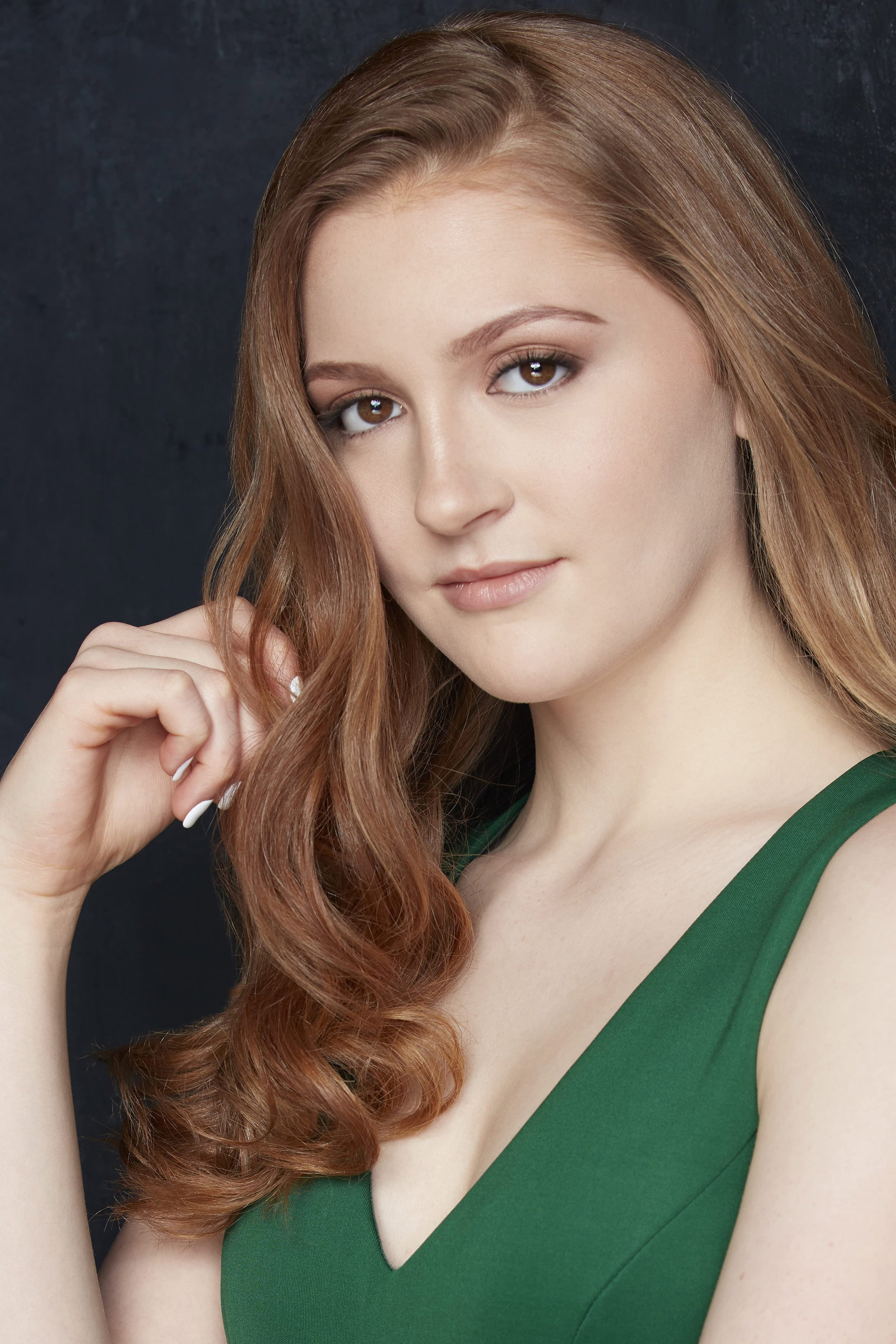 Jessica Castello as Carlie Toft in Oildale