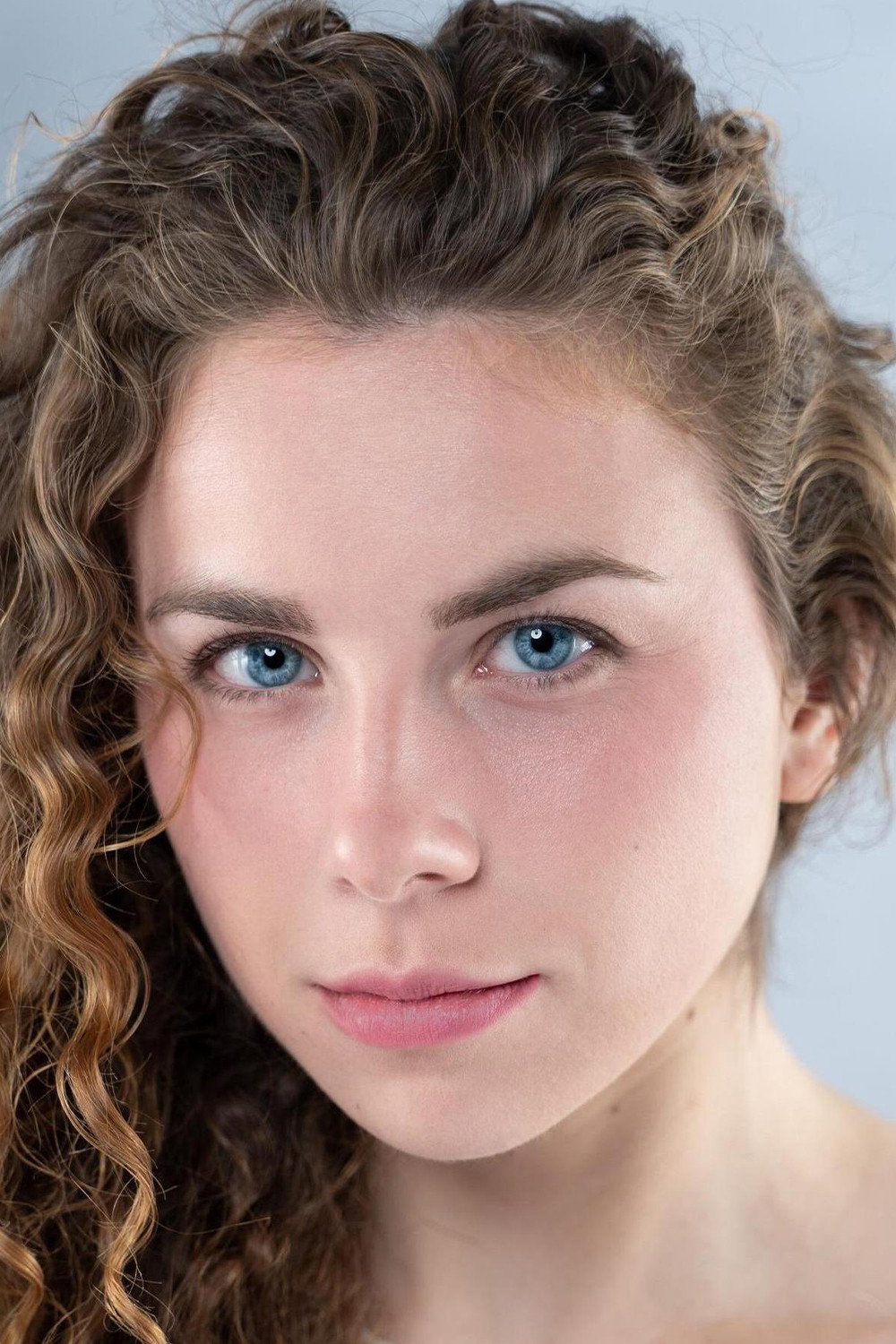 Anastasia Urozhaeva as Veronika in In the Weeds