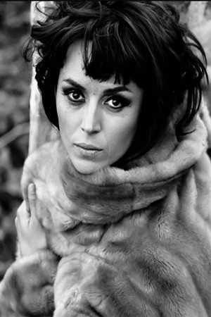 Tamara Arias as Zenobia Camprubí in La luz con el tiempo dentro