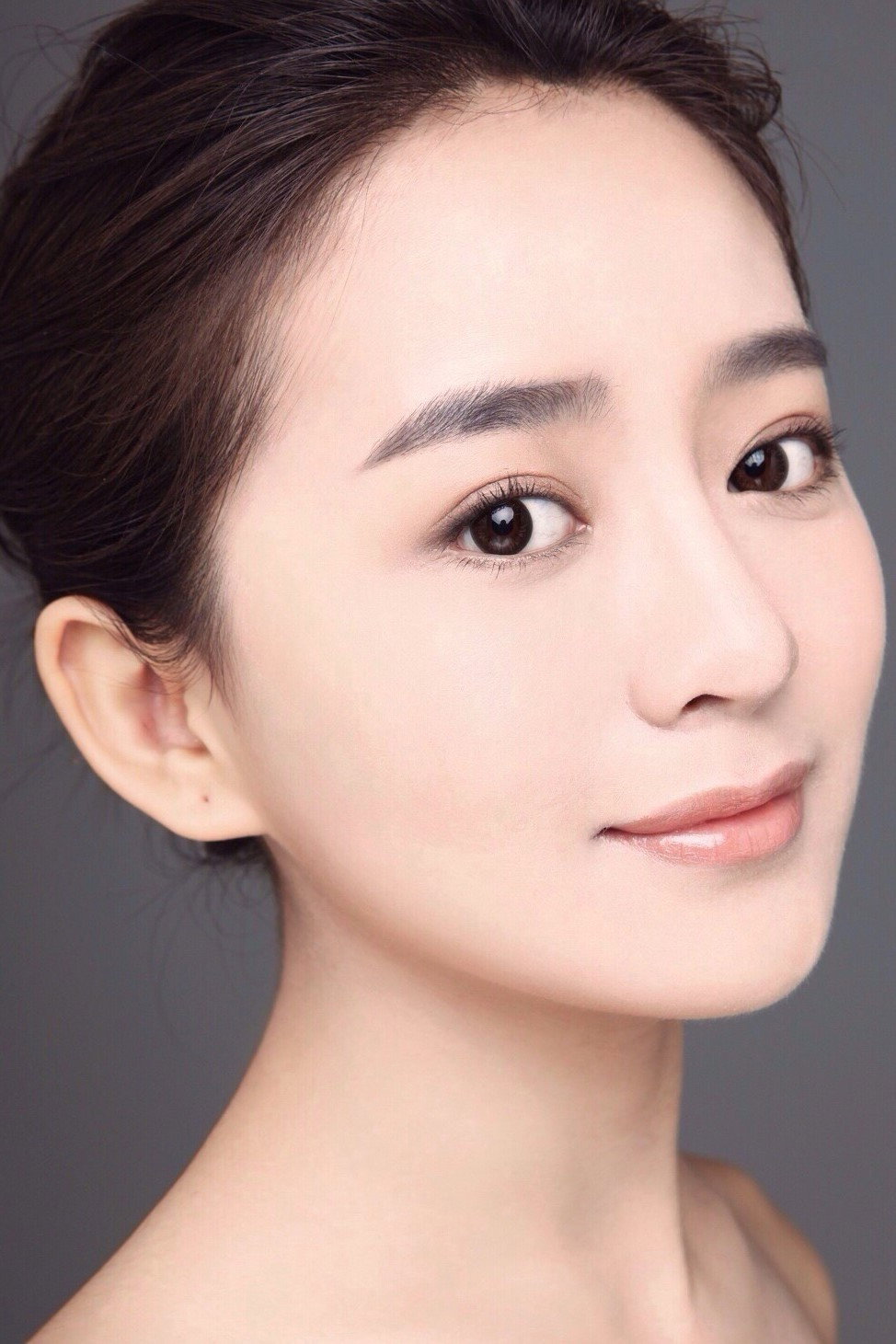 Jin Bohan as Ruan Xinxin in The Maid of the Blind Master
