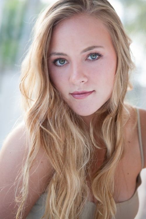 Hannah Robinson as Samantha in Psychopomp
