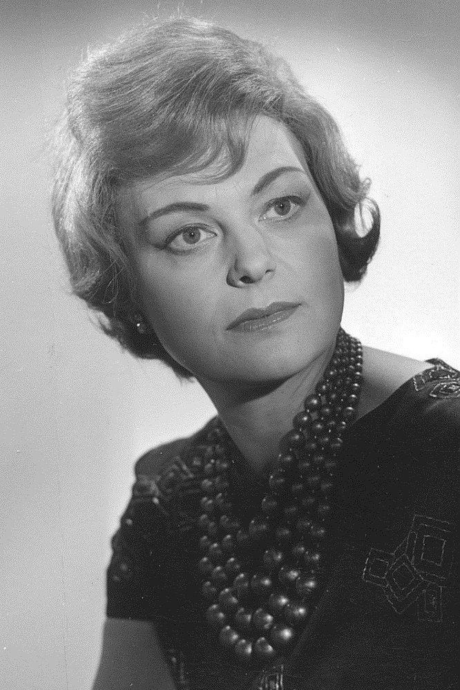 Rauha Rentola as Liisi in Katupeilin takana