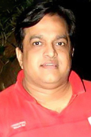 Vivek Shauq as Raunaq in Andaaz