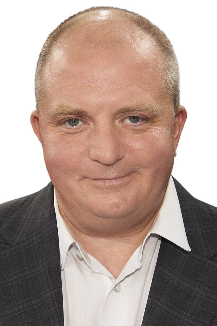 Jörg Thadeusz as Self - Host in Thadeusz und die Künstler
