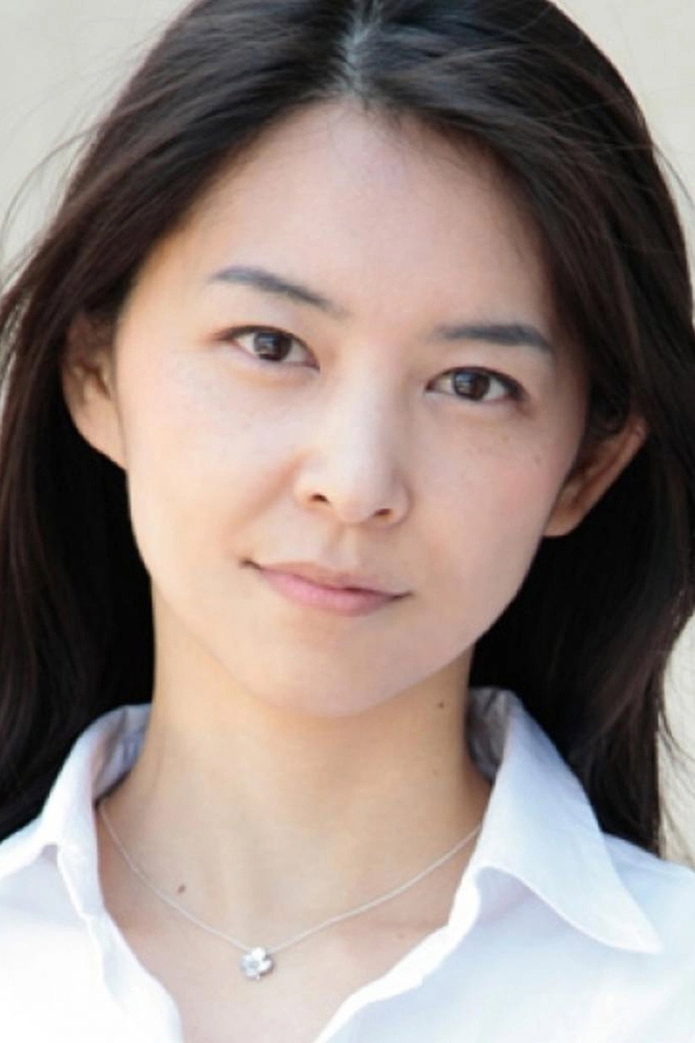 宮澤美保 as Tomonaga Mari in The Date of Marriage