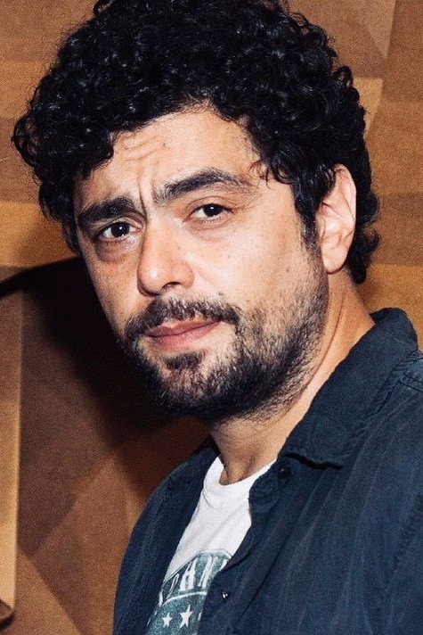Alberto Ajaka as Negro in The Rich Do Not Ask for Permission