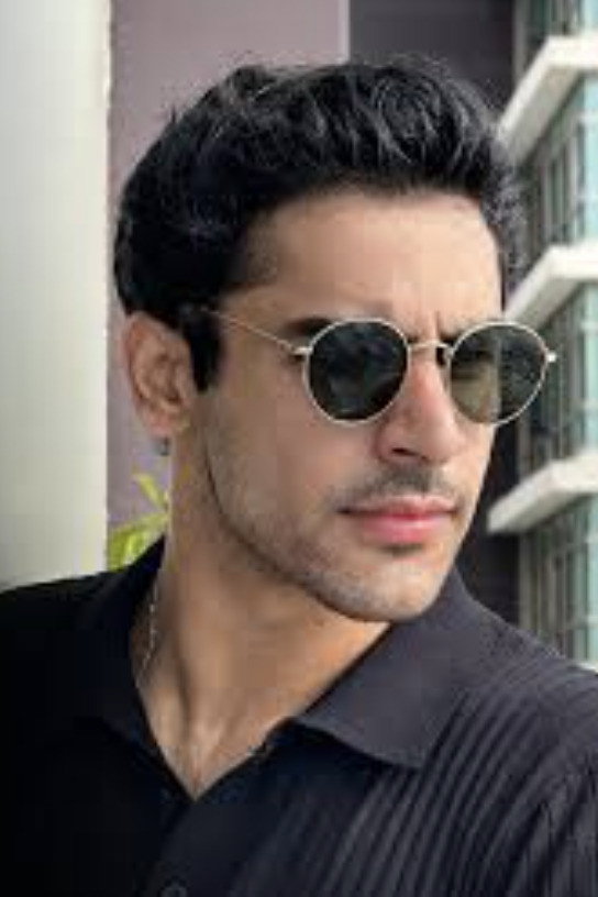 Khushhal Khan as Poppa in Poppay Ki Wedding