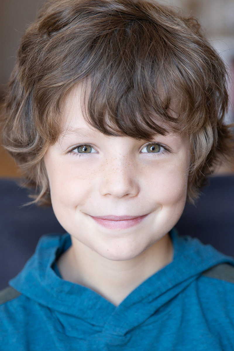 Alex Dupras as Sasha in Cirkus