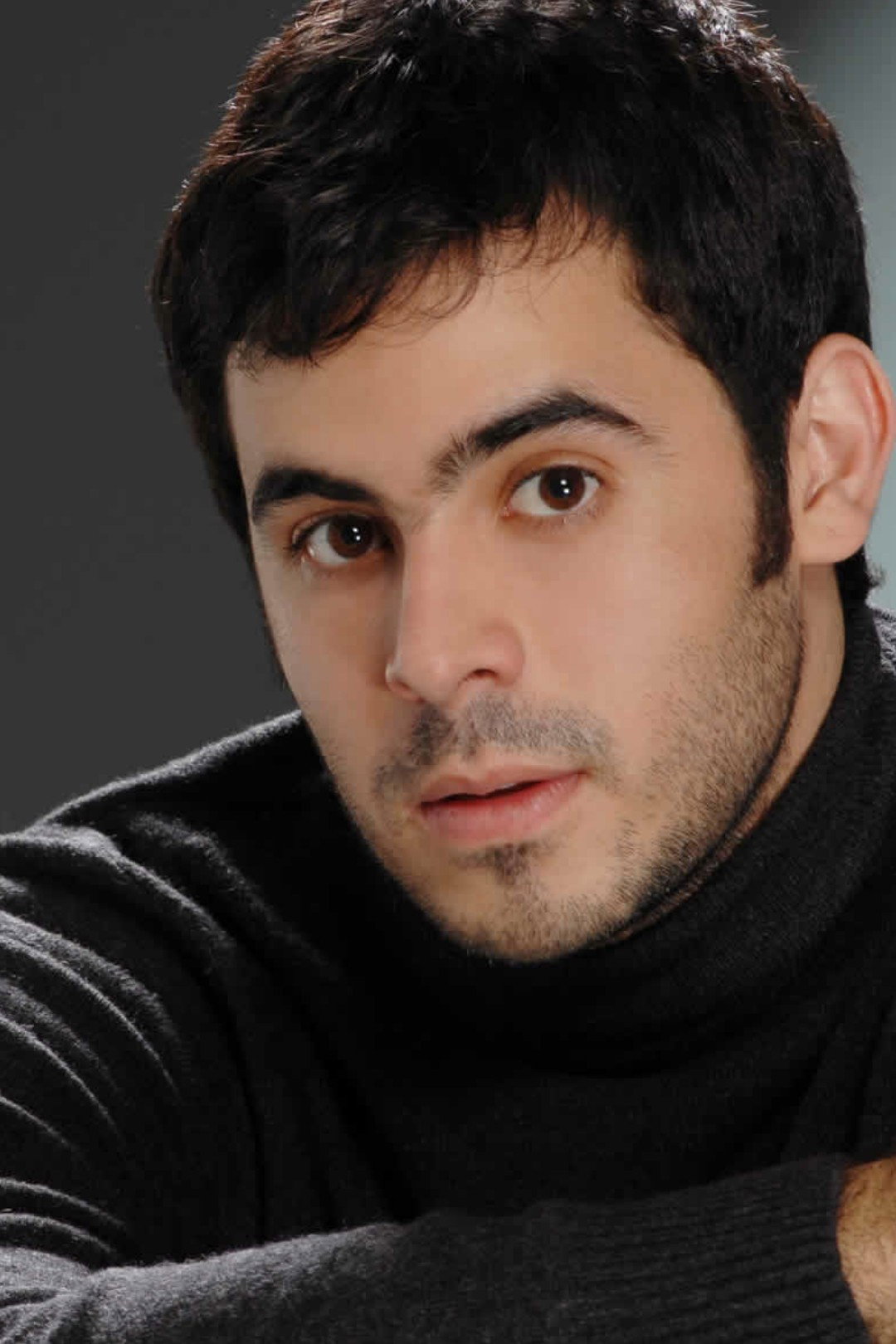 Guillermo García as Javier in Los hombres también lloran