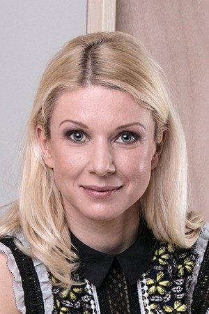 Tjaša Železnik as Eva Dolinar in Fatal Wine