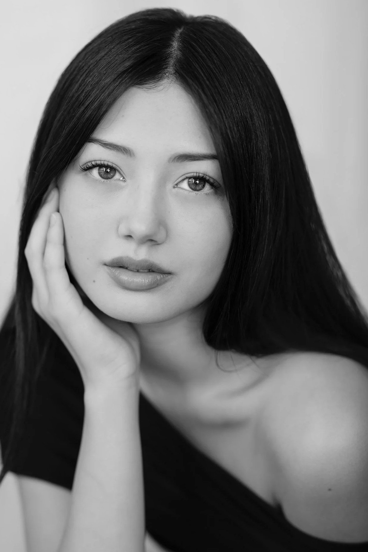 Miku Martineau as Teagan in Crew Girl