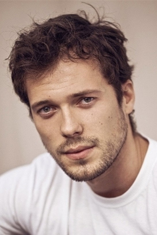 Tom Wozniczka as Thomas Chassangre in Drops of God
