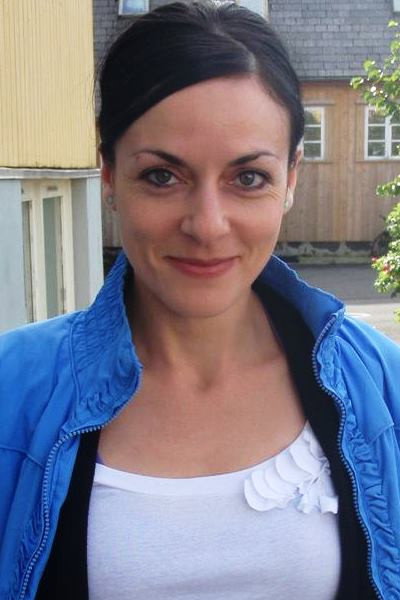 Sigri Mitra Gaïni as Barba in Bye Bye Blue Bird
