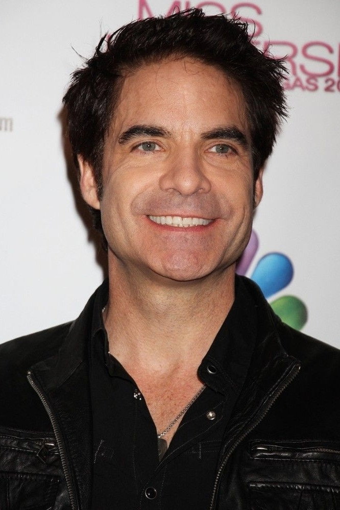 Pat Monahan as Self in Sign the Show