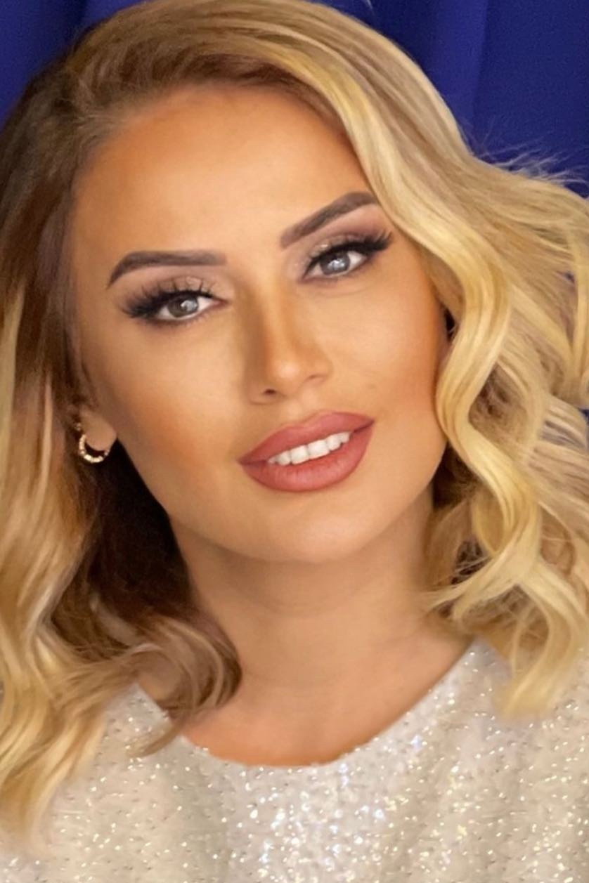Roza Zərgərli as Zeynəb in Tək olanda qorxma...