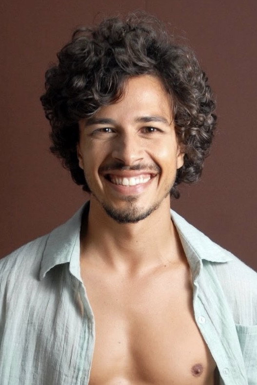 Luan Brum as André 'Dedé' Duarte in Once