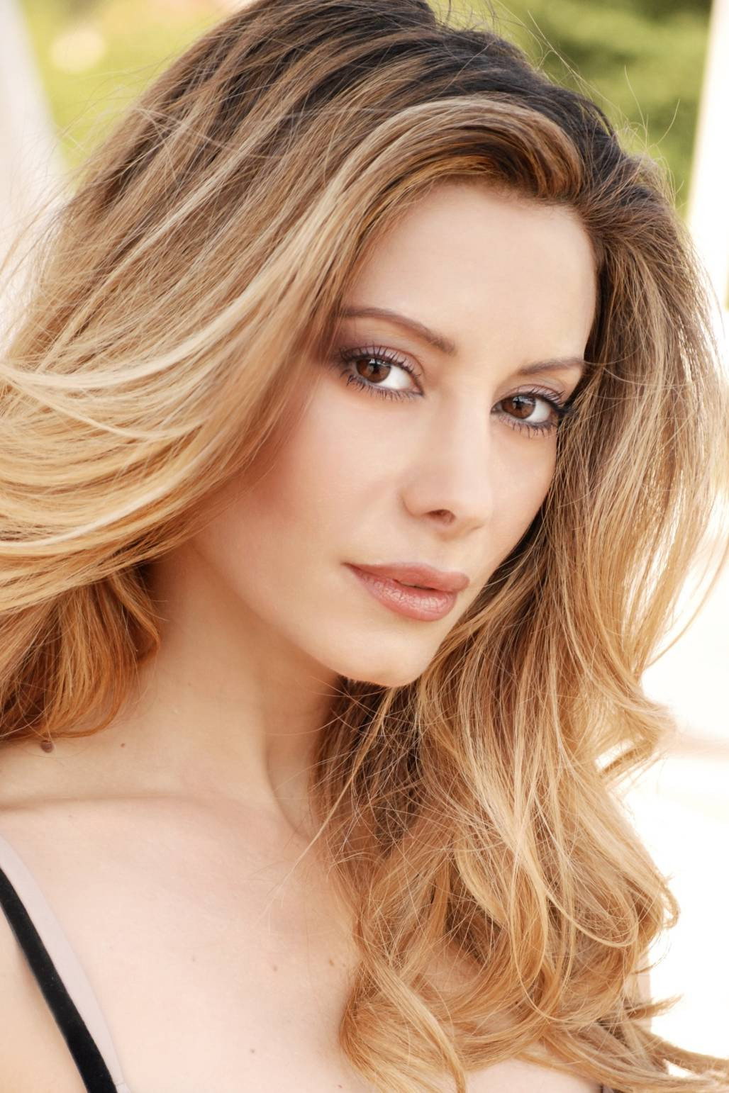 Antonella Salvucci as Veronica in Midway: Tra la vita e la morte