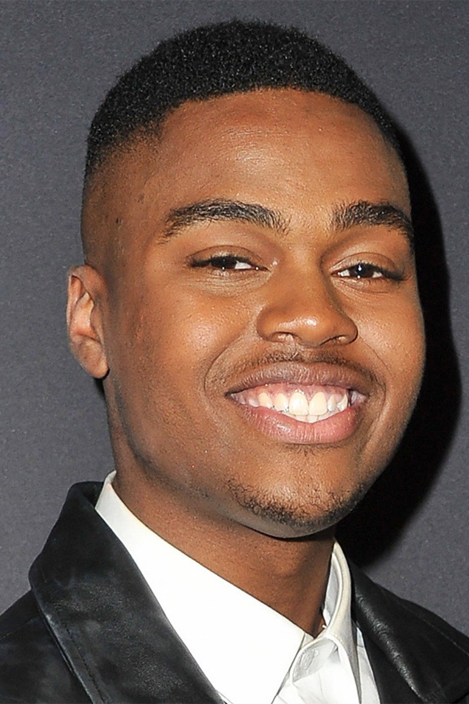 Michael J. Woodard as Arlo (voice) in I Heart Arlo