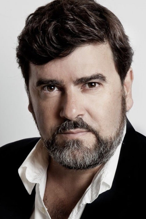 Fernando Soto as Conde in La princesa Paca