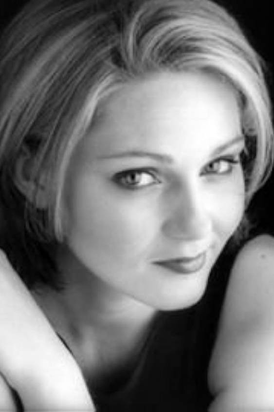 Jamie Donahue as Flo in Cell Block Sisters: Banished Behind Bars