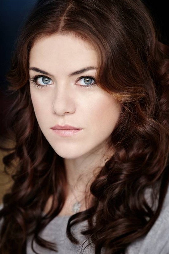 Kaniehtiio Horn as Tara in Ghost BFF