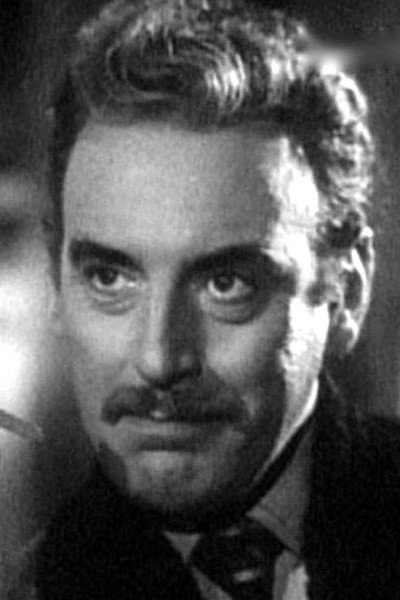 Guillermo Battaglia as Julio Gonzalo in Los hampones