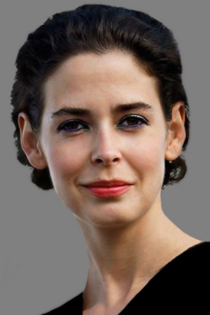 Pelin Batu as Lale in Dün Gece Bir Rüya Gördüm