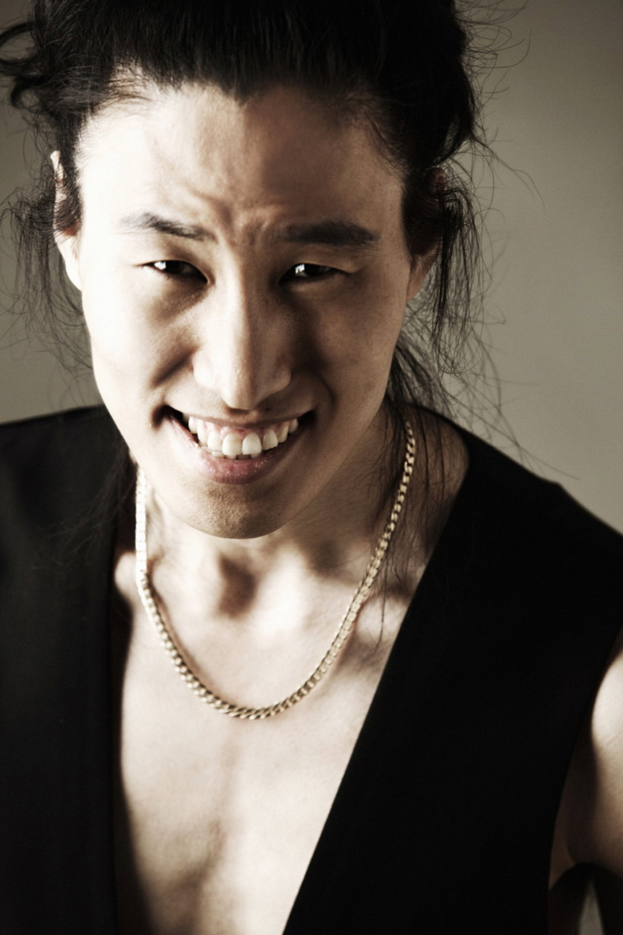 주광현 as Long Hair in Cradle