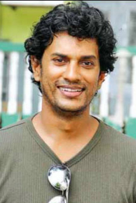 Roshan Pilapitiya as Sudda Hami in Kadira Divyaraja
