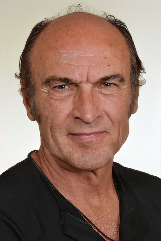 Turhan Kaya as Komiser in Ayhan Hanım