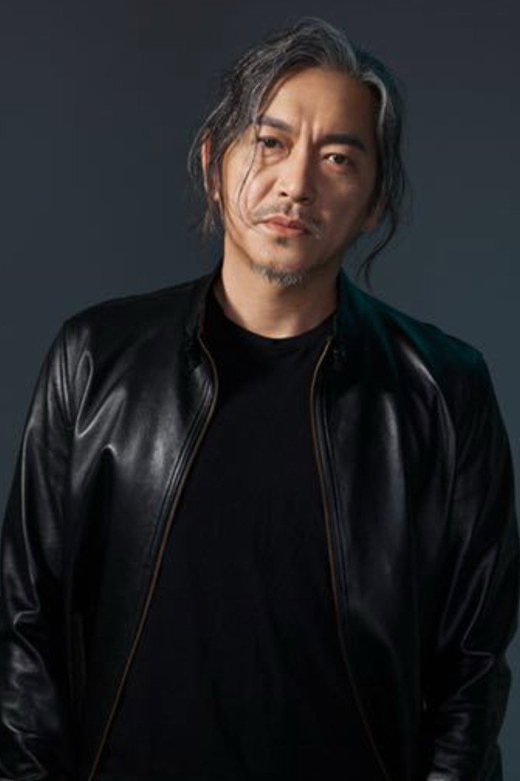 郭震 as 赵爷爷 in 玫瑰与青松