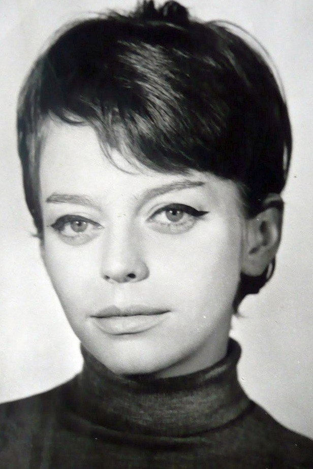 Ani Bakalova as Magda in On the Sidewalk