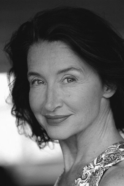 Anne Brochet as Aline Weil in Deadline