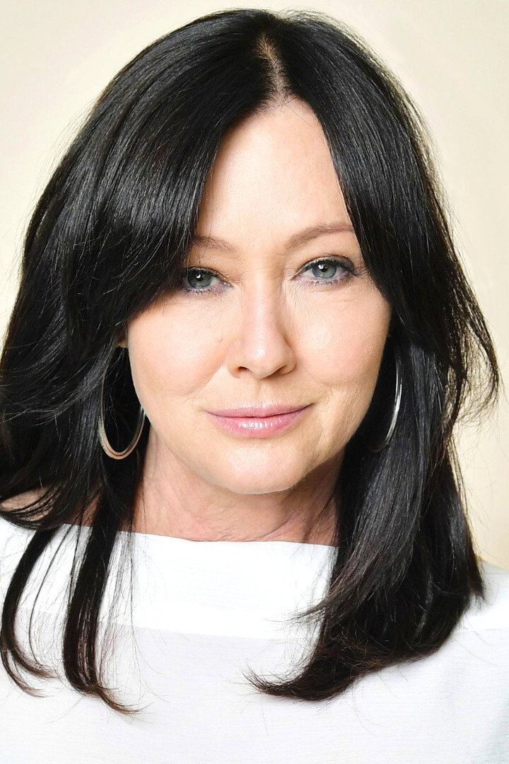 Shannen Doherty as Herself in Off the Map