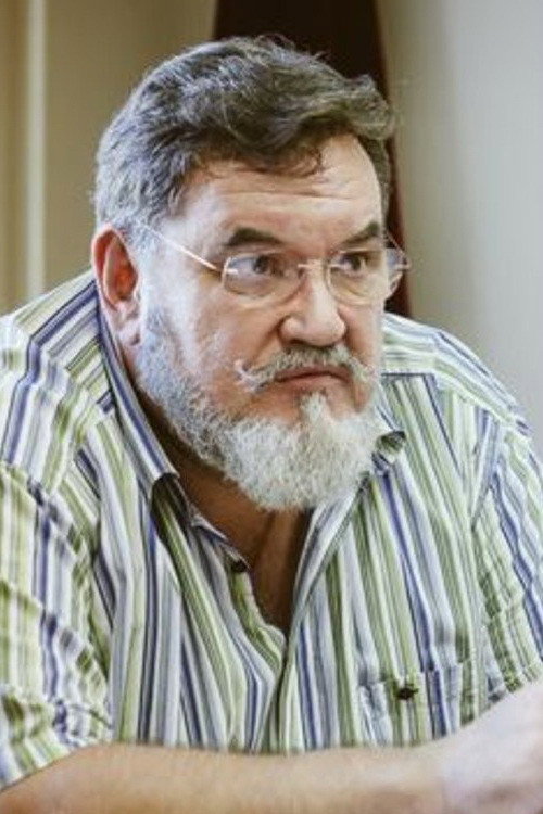 Igor Porshnev as Eric, Ponytail's henchman in Armstrong