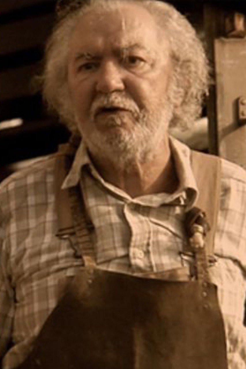 Fernando Taborda as Mr. Alves in Embargo